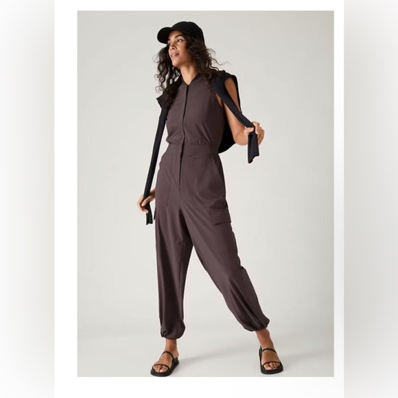 Athleta Women's Brooklyn Utility Jumpsuit Size 8 Half Zip Cargo Pockets - Picture 2 of 13